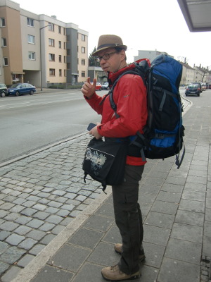 romanWartenAufBus