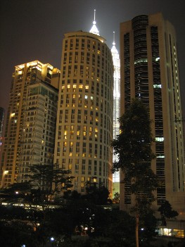 08-PetronasByNight