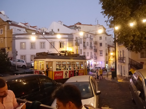 Strabenbahn inder Altstadt